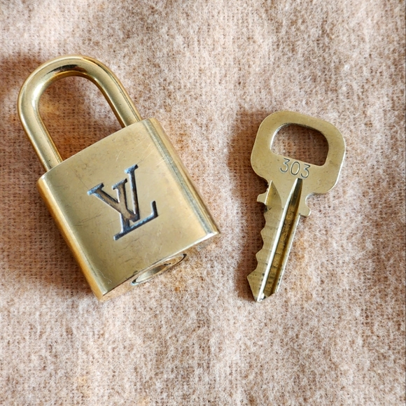 LV Lock & Key #303 - Picture 2 of 5